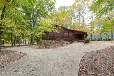 This 3 bedroom, 2 bath one level log home sits on a large flat on Stillwaters Golf and Country Club in Alabama - for sale on GolfHomes.com, golf home, golf lot