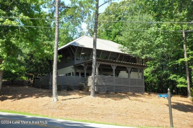 This 3 bedroom, 2 bath one level log home sits on a large flat on Stillwaters Golf and Country Club in Alabama - for sale on GolfHomes.com, golf home, golf lot