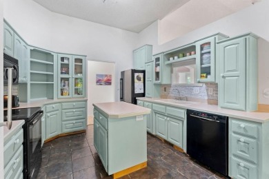 Welcome to this delightful two-bedroom home featuring a on Bella Vista Country Club - Highlands in Arkansas - for sale on GolfHomes.com, golf home, golf lot