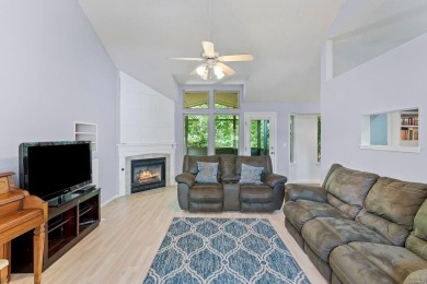 Welcome to this delightful two-bedroom home featuring a on Bella Vista Country Club - Highlands in Arkansas - for sale on GolfHomes.com, golf home, golf lot