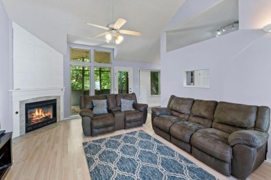 Welcome to this delightful two-bedroom home featuring a on Bella Vista Country Club - Highlands in Arkansas - for sale on GolfHomes.com, golf home, golf lot