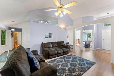 Welcome to this delightful two-bedroom home featuring a on Bella Vista Country Club - Highlands in Arkansas - for sale on GolfHomes.com, golf home, golf lot