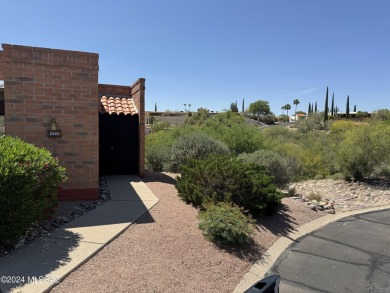 End unit! Bee Hive Fireplace! Fully furnished! Patio! This on Desert Hills Golf Club of Green Valley in Arizona - for sale on GolfHomes.com, golf home, golf lot