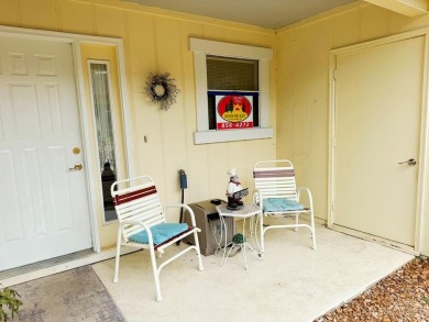 Well cared for- move in condition ONE LEVEL 2 bed 1 1/2 bath on Cherokee Village North Course in Arkansas - for sale on GolfHomes.com, golf home, golf lot
