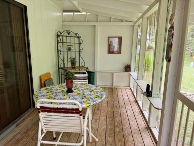 Well cared for- move in condition ONE LEVEL 2 bed 1 1/2 bath on Cherokee Village North Course in Arkansas - for sale on GolfHomes.com, golf home, golf lot