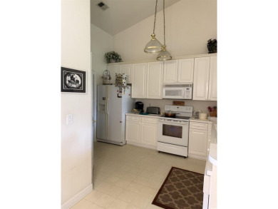 Single level 4 bedrooms, 3 full baths home on a corner lot in on Arrowhead Country Club in South Carolina - for sale on GolfHomes.com, golf home, golf lot