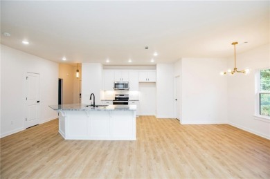 $5,000 Buyer Incentive! Come enjoy Bella Vista and all it has to on Bella Vista - Metfield Golf Complex and Country Club in Arkansas - for sale on GolfHomes.com, golf home, golf lot