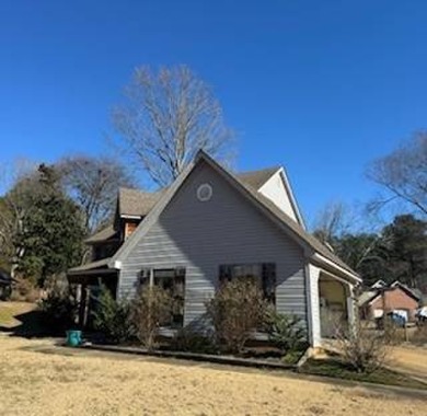 With some TLC This Diamond in the Rough Could Be a Gem Again on The Dogwoods Golf Course At Hugh White State Park in Mississippi - for sale on GolfHomes.com, golf home, golf lot