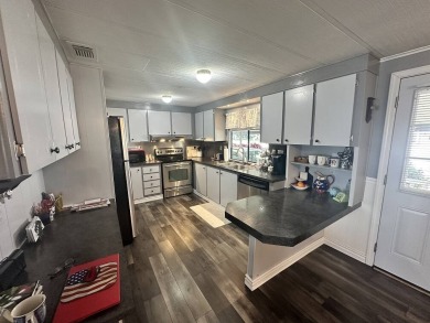 Beautiful 2 bedroom / 2-bathroom cozy home on the 18th tee box! on Lake Fairways Country Club in Florida - for sale on GolfHomes.com, golf home, golf lot