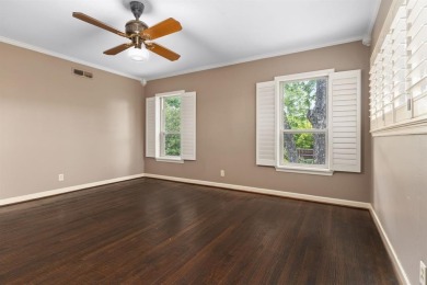 Welcome to your dream home in the heart of Stevens Park. This on Stevens Park Golf Course in Texas - for sale on GolfHomes.com, golf home, golf lot