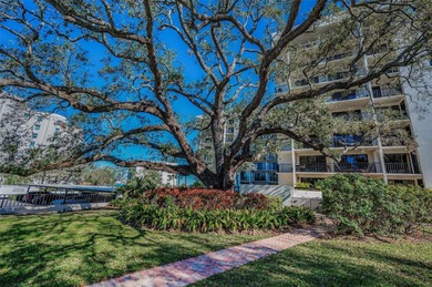 Under contract-accepting backup offers. One or more photo(s) has on Belleair Country Club in Florida - for sale on GolfHomes.com, golf home, golf lot