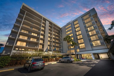 Under contract-accepting backup offers. One or more photo(s) has on Belleair Country Club in Florida - for sale on GolfHomes.com, golf home, golf lot