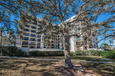 Under contract-accepting backup offers. One or more photo(s) has on Belleair Country Club in Florida - for sale on GolfHomes.com, golf home, golf lot