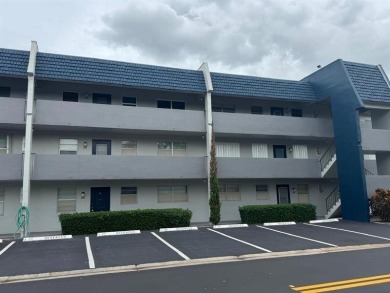 2/2 CONDOMINIUM FOR SALE IN DESIRABLE VERY ACTIVE COMMUNITY AT on Oriole Golf and Tennis Club in Florida - for sale on GolfHomes.com, golf home, golf lot