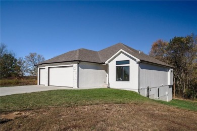 HUGE price adjustment!  Spring is right around the corner, and on Paradise Pointe Golf Complex in Missouri - for sale on GolfHomes.com, golf home, golf lot