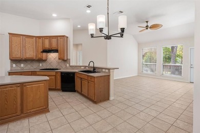 Popular half duplex in the Villas of Heritage Ranch. Beautiful on Heritage Ranch Golf and Country Club in Texas - for sale on GolfHomes.com, golf home, golf lot