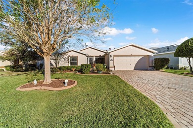 Now available in Summerglen, Ocala: a 2-bedroom, 2-bath home on Summerglen Country Club in Florida - for sale on GolfHomes.com, golf home, golf lot
