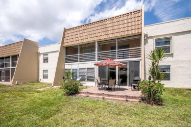 HIGHLY DESIRABLE 1ST FLOOR w/SERENE LAKE VIEWS* 2/2 HOME IN AN on Delray Beach Golf Club in Florida - for sale on GolfHomes.com, golf home, golf lot