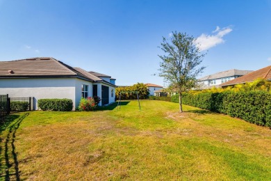 WELCOME TO THIS SOUGHT-AFTER SUMMERVILLE MODEL! This 3-bedroom on Esplanade Golf and Country at Lakewood Ranch in Florida - for sale on GolfHomes.com, golf home, golf lot