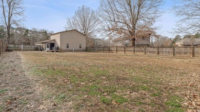 This one owner home sits on 1 acre in a sought after location on Fox Hills Golf Club in Arkansas - for sale on GolfHomes.com, golf home, golf lot