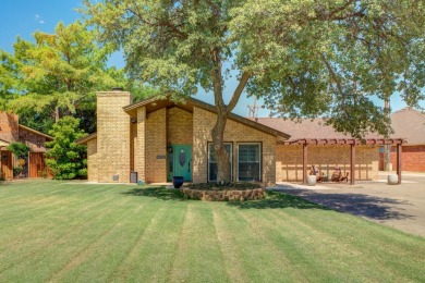 WOW! WOW!! This 3/2.5/2 with office and over 10,000 SF lot on LakeRidge Country Club in Texas - for sale on GolfHomes.com, golf home, golf lot