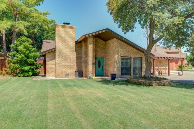 WOW! WOW!! This 3/2.5/2 with office and over 10,000 SF lot on LakeRidge Country Club in Texas - for sale on GolfHomes.com, golf home, golf lot