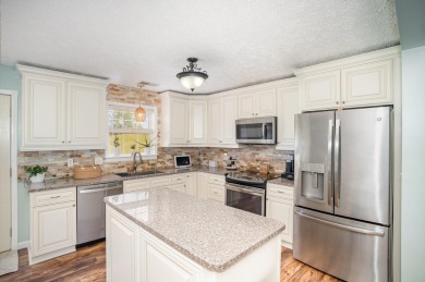 Gorgeous, Cozy, Well Loved, & Updated!  This 3 bed, 3 full bath on Battlefield Golf and Country Club in Kentucky - for sale on GolfHomes.com, golf home, golf lot