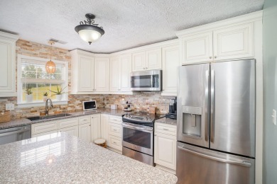 Gorgeous, Cozy, Well Loved, & Updated!  This 3 bed, 3 full bath on Battlefield Golf and Country Club in Kentucky - for sale on GolfHomes.com, golf home, golf lot