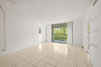 Oversized one bedroom, two and one half bath condo. Convertible on Deer Creek Golf Club in Florida - for sale on GolfHomes.com, golf home, golf lot