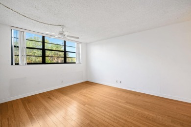 Oversized one bedroom, two and one half bath condo. Convertible on Deer Creek Golf Club in Florida - for sale on GolfHomes.com, golf home, golf lot