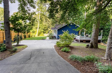 Beautifully furnished 3BR/2BA ranch ideally located within on Black Mountain Golf Course in North Carolina - for sale on GolfHomes.com, golf home, golf lot