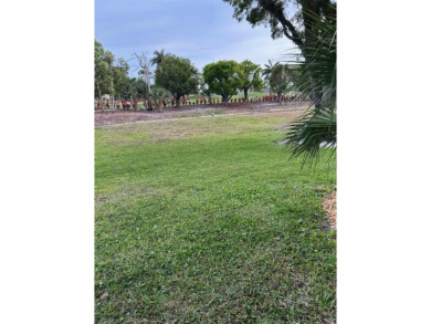 A WONDERFUL Location In The Heart Of Naples! Welcome To Your on Royal Palm Golf Club in Florida - for sale on GolfHomes.com, golf home, golf lot
