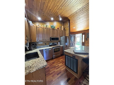 Stunning Log Cabin style Retreat on Norris Lake - Community on The Greens at Deerfield in Tennessee - for sale on GolfHomes.com, golf home, golf lot