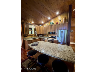 Stunning Log Cabin style Retreat on Norris Lake - Community on The Greens at Deerfield in Tennessee - for sale on GolfHomes.com, golf home, golf lot