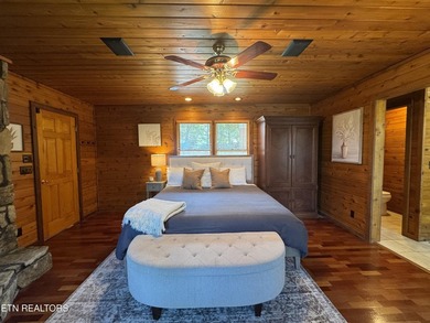 Stunning Log Cabin style Retreat on Norris Lake - Community on The Greens at Deerfield in Tennessee - for sale on GolfHomes.com, golf home, golf lot