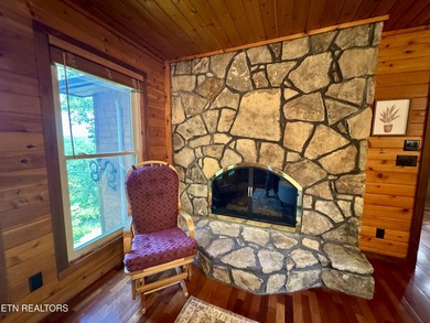 Stunning Log Cabin style Retreat on Norris Lake - Community on The Greens at Deerfield in Tennessee - for sale on GolfHomes.com, golf home, golf lot