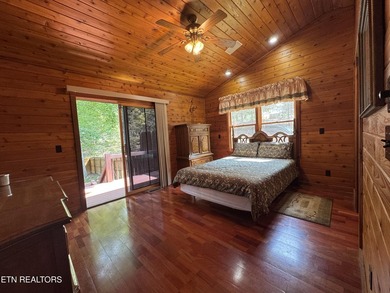 Stunning Log Cabin style Retreat on Norris Lake - Community on The Greens at Deerfield in Tennessee - for sale on GolfHomes.com, golf home, golf lot