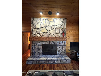 Stunning Log Cabin style Retreat on Norris Lake - Community on The Greens at Deerfield in Tennessee - for sale on GolfHomes.com, golf home, golf lot