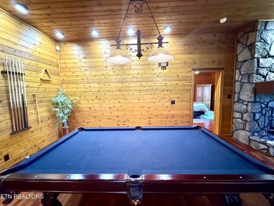 Stunning Log Cabin style Retreat on Norris Lake - Community on The Greens at Deerfield in Tennessee - for sale on GolfHomes.com, golf home, golf lot