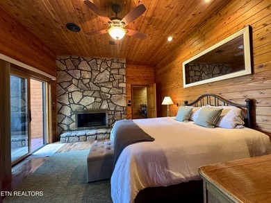 Stunning Log Cabin style Retreat on Norris Lake - Community on The Greens at Deerfield in Tennessee - for sale on GolfHomes.com, golf home, golf lot