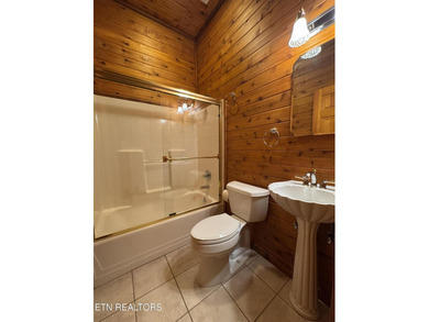 Stunning Log Cabin style Retreat on Norris Lake - Community on The Greens at Deerfield in Tennessee - for sale on GolfHomes.com, golf home, golf lot