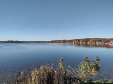 OUTSTANDING VIEWS from this all sports, Lake Nepessing lakefront on Lapeer Country Club in Michigan - for sale on GolfHomes.com, golf home, golf lot