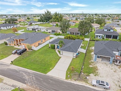 Step into this beautifully maintained 3-bedroom, 2-bathroom on Del Tura Golf and Country Club in Florida - for sale on GolfHomes.com, golf home, golf lot