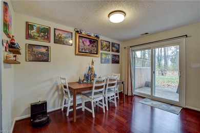 Wonderful updated condo in the heart of Greenbrier. Spacious on Greenbrier Country Club in Virginia - for sale on GolfHomes.com, golf home, golf lot