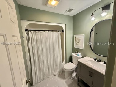 This beautifully renovated 3BR, 3.5BA end-unit villa in on Shipyard Golf Club in South Carolina - for sale on GolfHomes.com, golf home, golf lot