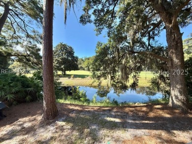 This beautifully renovated 3BR, 3.5BA end-unit villa in on Shipyard Golf Club in South Carolina - for sale on GolfHomes.com, golf home, golf lot