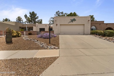 Welcome to this delightful 2-bedroom, 2 full bathroom home on Country Club of Green Valley in Arizona - for sale on GolfHomes.com, golf home, golf lot