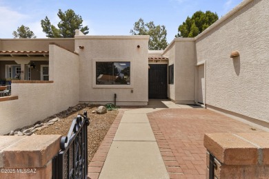 Welcome to this delightful 2-bedroom, 2 full bathroom home on Country Club of Green Valley in Arizona - for sale on GolfHomes.com, golf home, golf lot