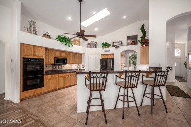 Gorgeous 3 bedroom home in Arizona Traditions! The beautifully on Arizona Traditions Golf Club in Arizona - for sale on GolfHomes.com, golf home, golf lot