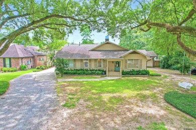 OPEN HOUSE, SUNDAY 7/27 2-4PM.  Welcome to this charming 3 on Webb Park Golf Course in Louisiana - for sale on GolfHomes.com, golf home, golf lot